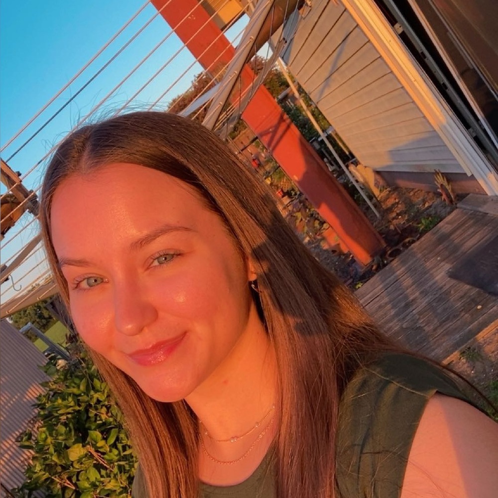 Meet your Posher, Larisa
